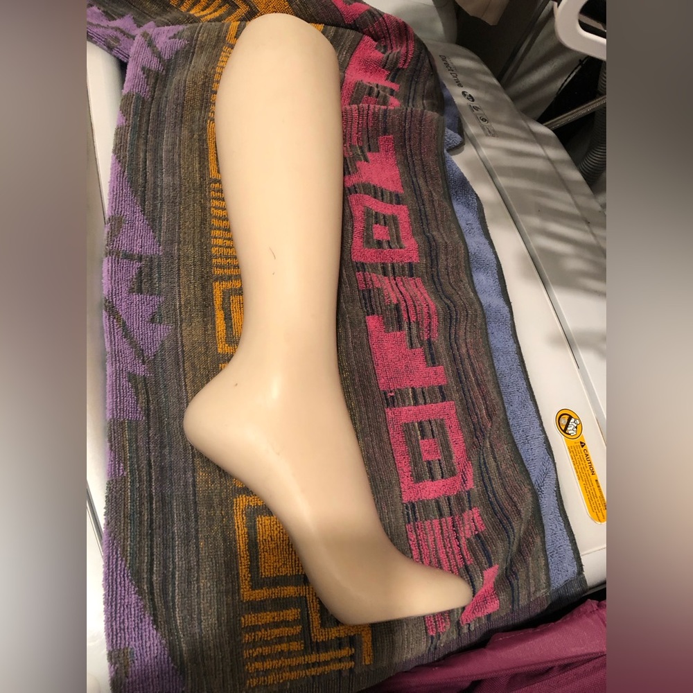 🎃Plastic High Heel Leg Model- 728 $25 or $20 w/offer